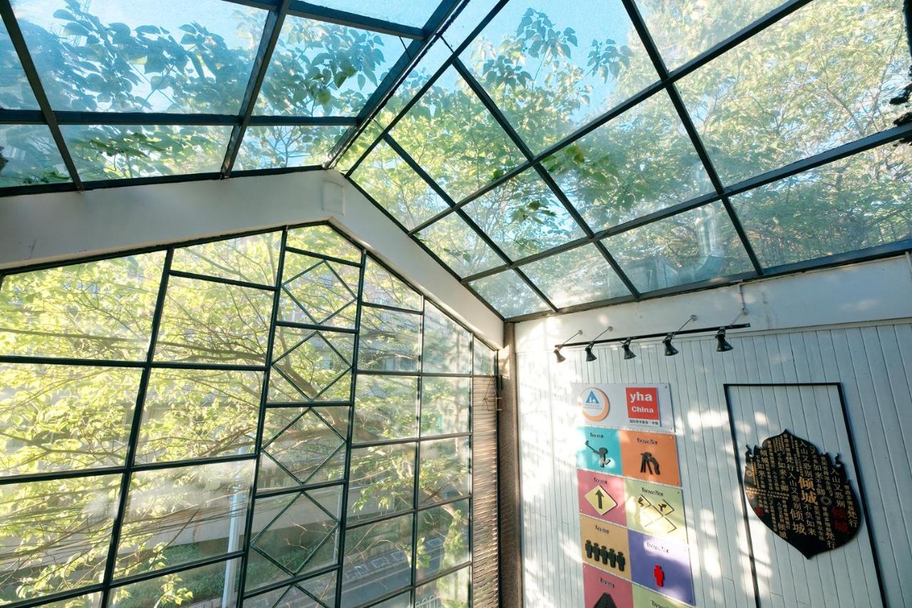 Kunming Upland International Youth Hostel Near The City Center ,2 Mins Walk To The Subway, 2 Mins Walk To The Green Lake, Close To Yuan Tong Temple, Old Street, Yunnan University, Convenient Payment And Visa Cards Are Accepted Zewnętrze zdjęcie