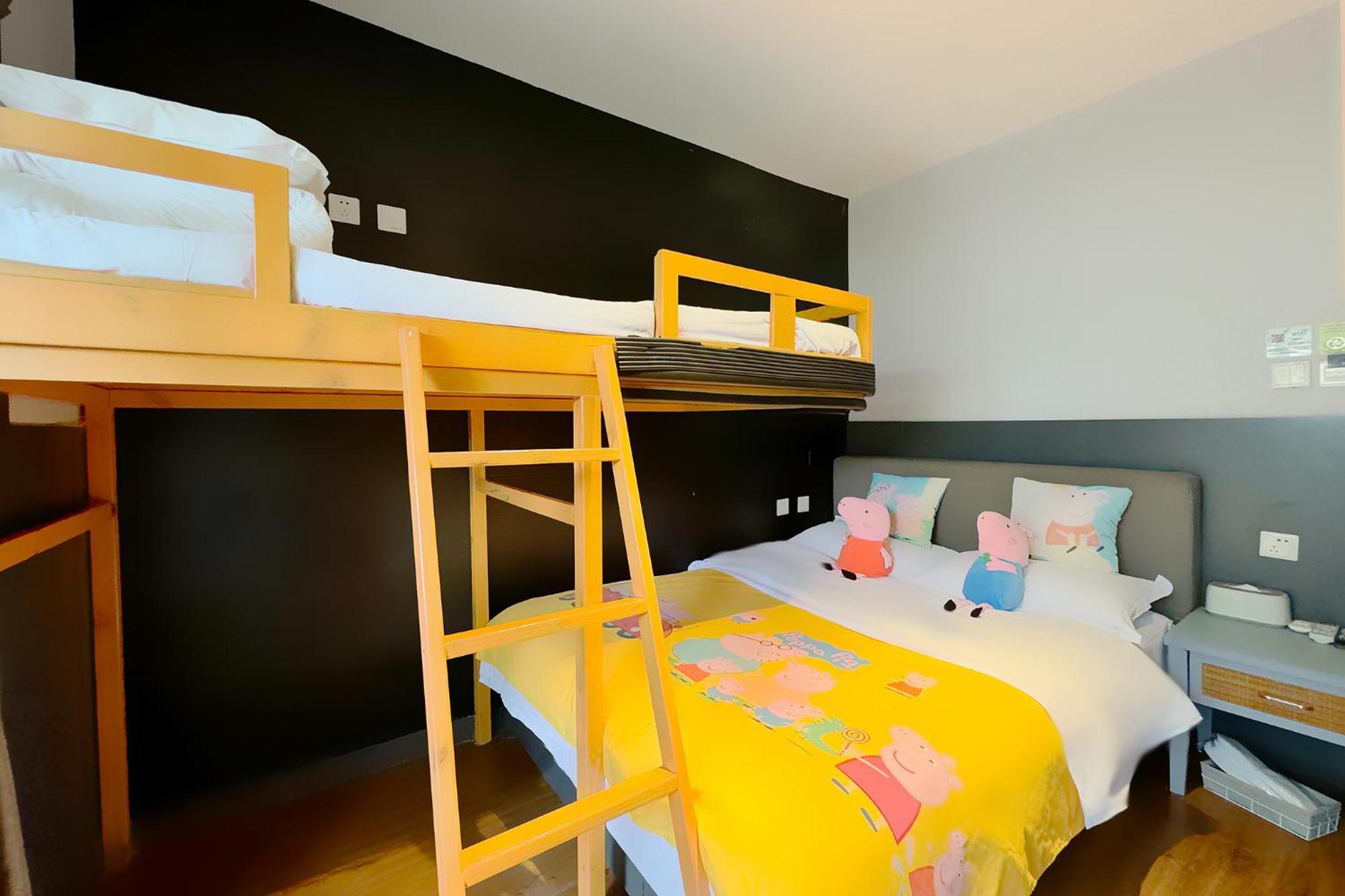 Kunming Upland International Youth Hostel Near The City Center ,2 Mins Walk To The Subway, 2 Mins Walk To The Green Lake, Close To Yuan Tong Temple, Old Street, Yunnan University, Convenient Payment And Visa Cards Are Accepted Zewnętrze zdjęcie